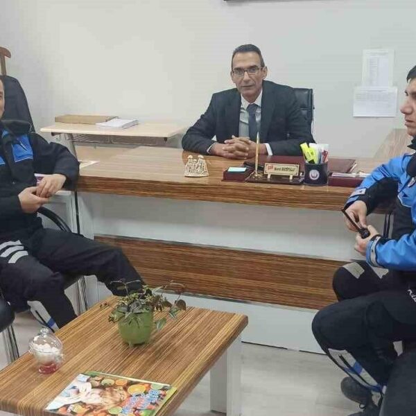 Eskişehir'de dağıtılan hırsızlık ve dolandırıcılık konulu broşürler