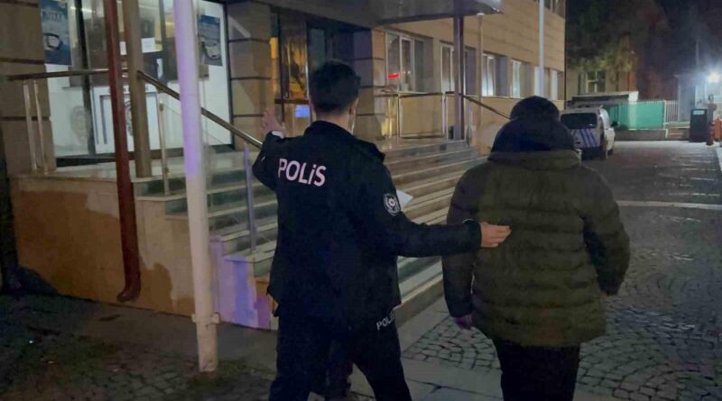 Eskişehir’de 41 Yaşındaki Adanın Elektronik Kopya Lobi ile Ehliyet Sınava Girmeye Çabuğunun Yakalanması 1