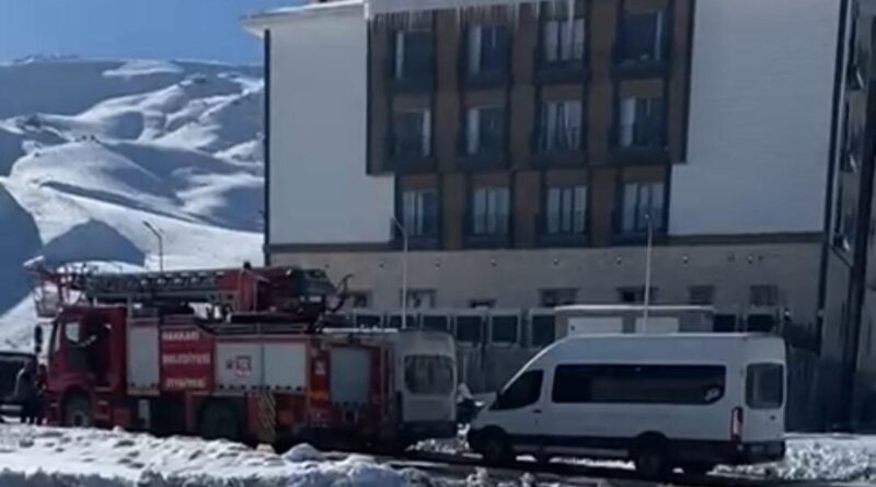 Hakkari’de kuyuya düşen çocuğu vatandaşlar kurtardı 1