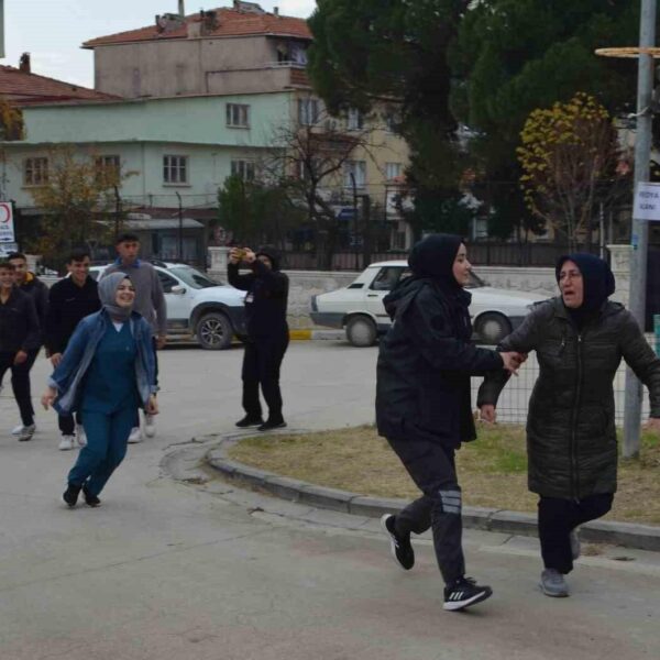 Hastanede yapılan yangın tatbikatı gerçeğini aratmadı-resim-4