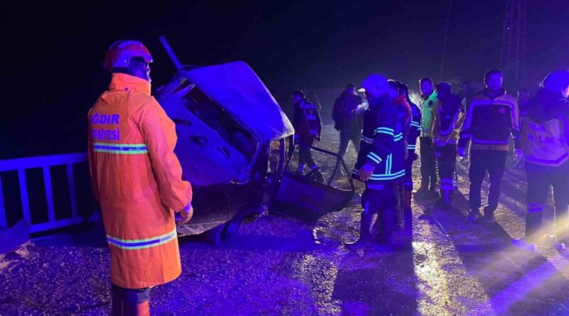 Iğdır’da Zincirleme Trafik Kazası Sonuçta İki Kişiyi Yaraladı 1