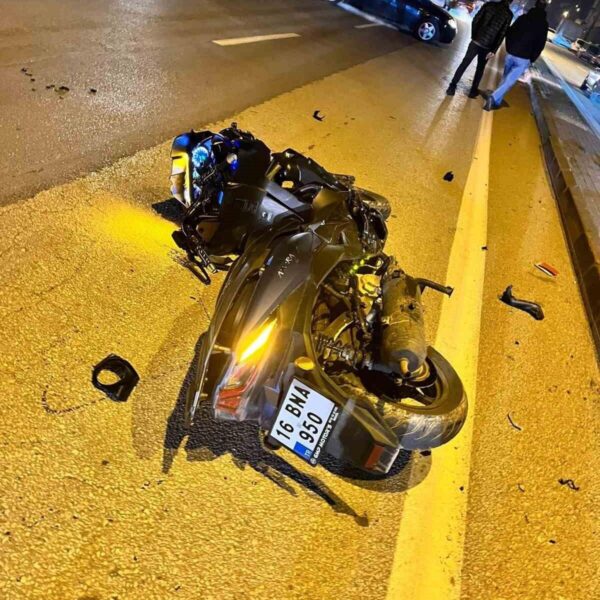 İnegöl kazasında yaralanan motosiklet sürücüsü otomobilin altında kalarak zarar gördü-2