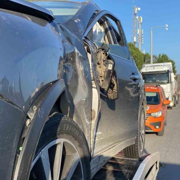 İzmit'te kimyasal madde yüklü tanker ile araç çarpışması-1