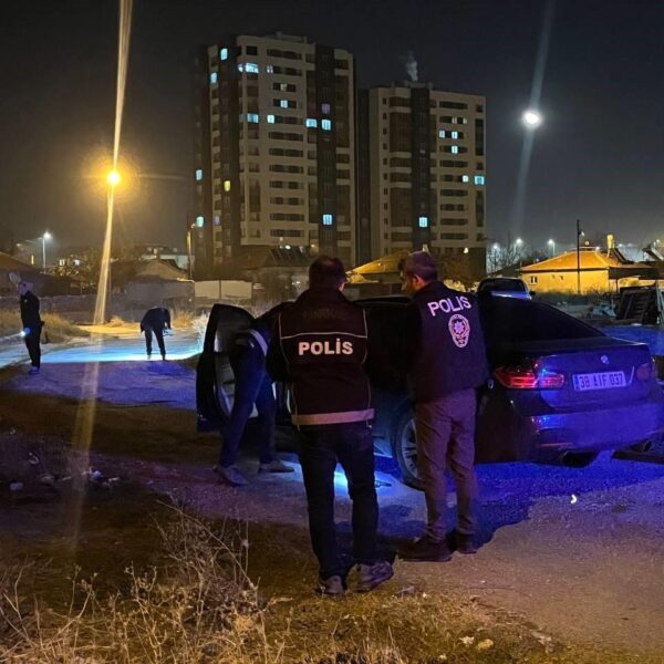 Kayseri'de otomobilde silahla vurulan şahıs-1