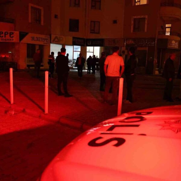 Konya'da galericilik yapan iki esnaf arasında çıkan kavgada bir kişi öldü, bir kişi yaralandı.-1