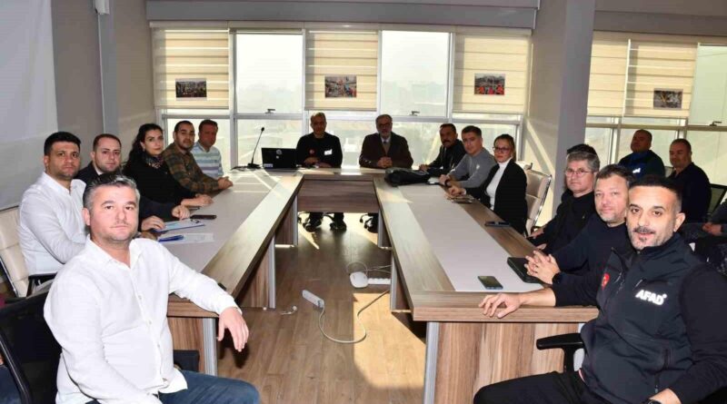 Manisa Büyükşehir Belediye Meclisi Deprem ve Doğal Afet Komisyonu, AFAD Müdürlüğü Binasinda Önlemlere ve Çalışmalara Karşılık Toplantı Yapti 1
