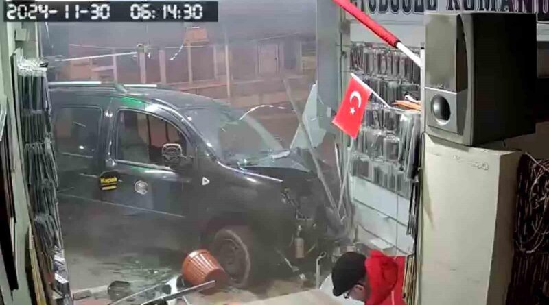 Rize Yeniköy'deki İş Yerine Çarpan Hafif Ticari Araç Sürücüsünün Şok Durumu Şenol Eyüboğlu'nun Yaralı Olduğu Kaza 1