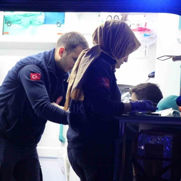 Sakarya’da geri dönüşüm tesisinde yangın: 8 işçi dumandan etkilendi-resim-5