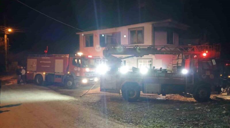 Sakarya’da iki katlı evde yangın çıktı 1