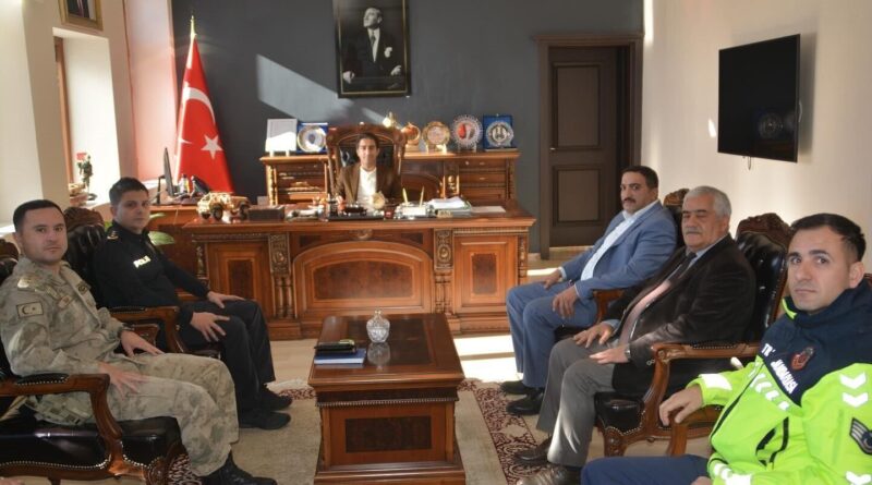 Sarıkamış'ta Kış Mevsimi Trafik Güvenliği Toplantısı Kaymakam Enis Aslantatar İlk Adımı Attı 1