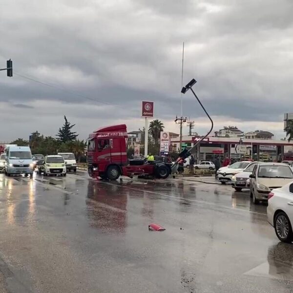 Serik'te tır kazası-2