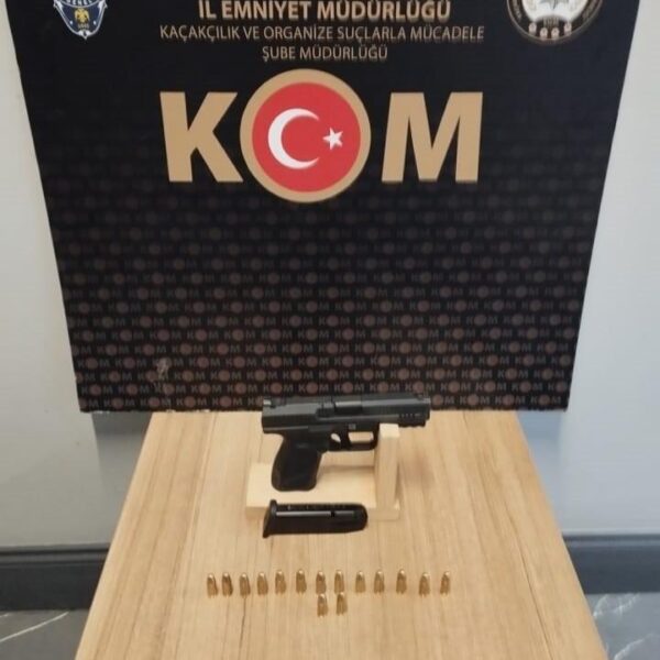 Tütün kaçakçıları polisten kaçamadı-resim