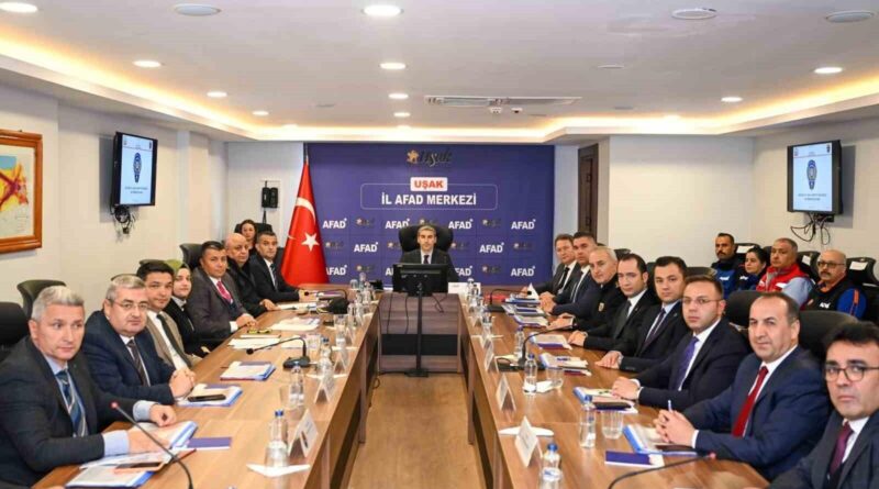 Uşak Valisi Naci Aktaş Kış Mevsimi Trafik Tedbirleri Toplantısı Başlattı 1