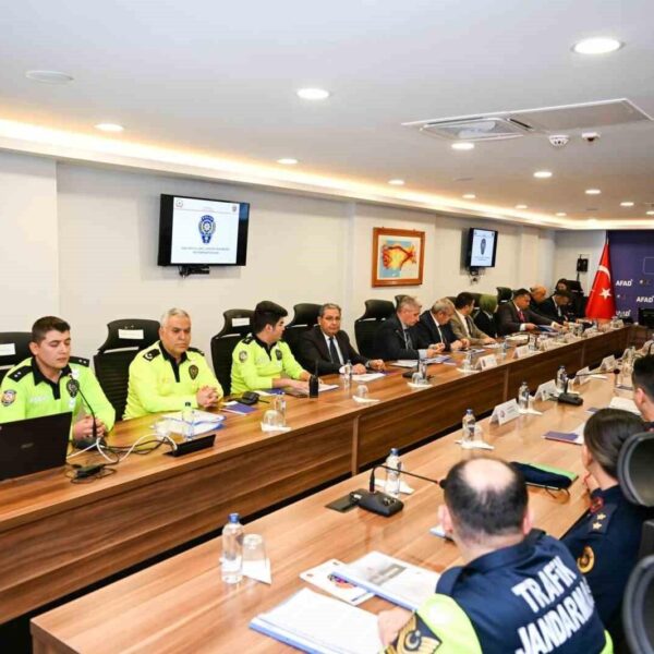 Uşak’ta kış mevsimi trafik tedbirleri gözden geçirildi-resim-1