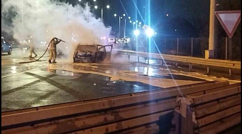 15 Temmuz Şehitler Köprüsü'nde Araç Yangını 1