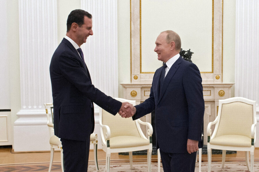 Esad Rusya'ya kaçtı