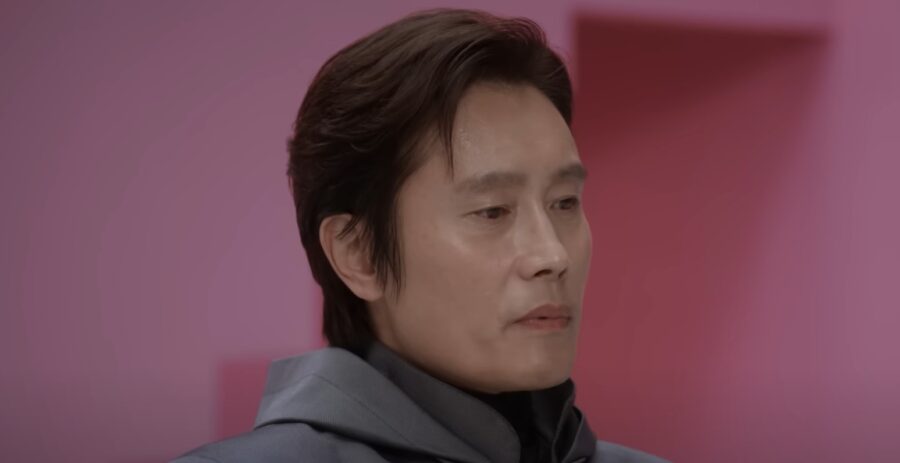 Squid Game yönetici kim? İşte siyah maskenin arkasındaki yüz