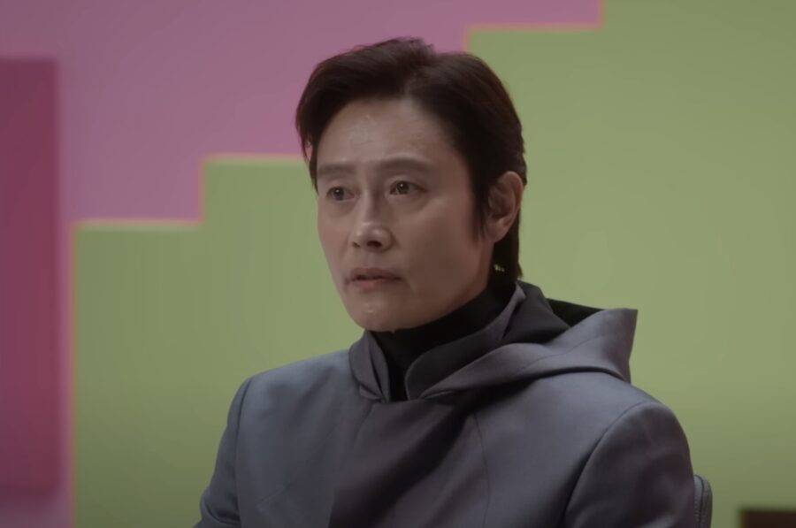 Squid Game yönetici kim? İşte siyah maskenin arkasındaki yüz