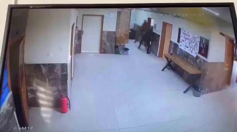 Adana Camili Akarca Ortaokulu'nda Olan Katliam: Kadın Öğretmenin Ağabeyi Kardeşine Yardım Edebilmek İstediyse De.. 1