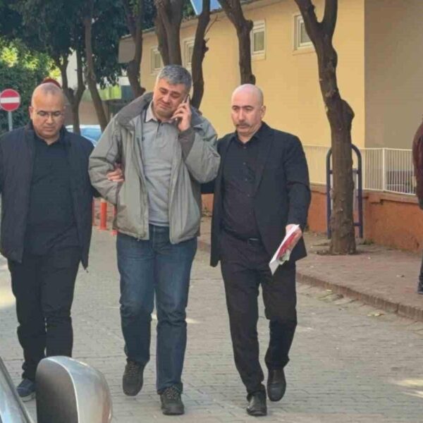 Adana Trafik Kazası Mahallı Ekiplerin İhbarına Göre Hemen İyileşti-1
