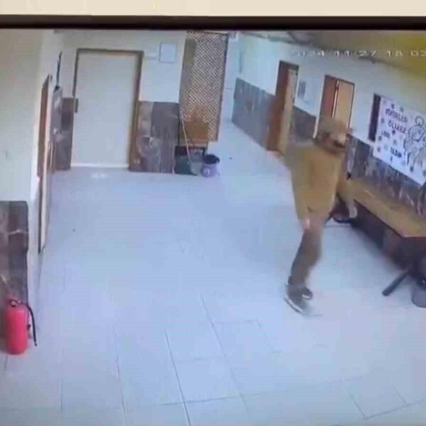 Adana Yüreğir Camili Akarca Ortaokulu-1