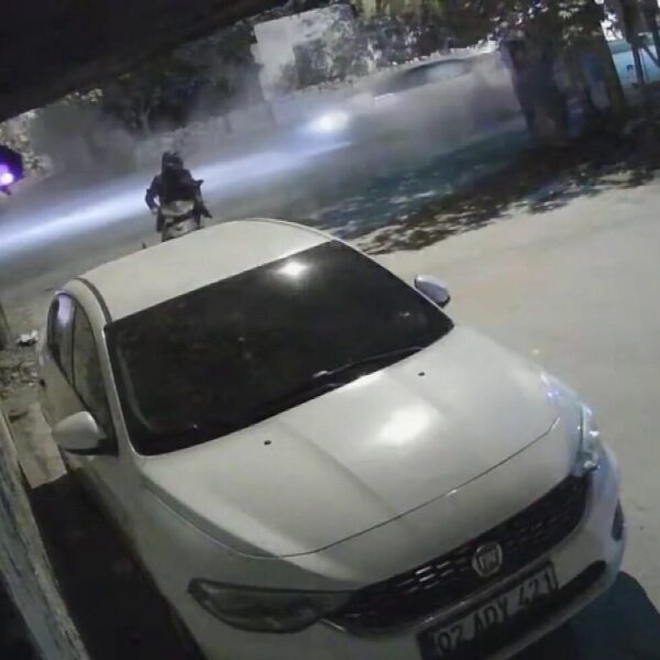 Adıyaman'da kıyı kıyı kurtulan motosikletli-1