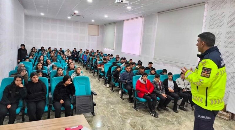Adıyaman Gölbaşı'nda Öğrencilere Trafik Güvenliği Semineri 1