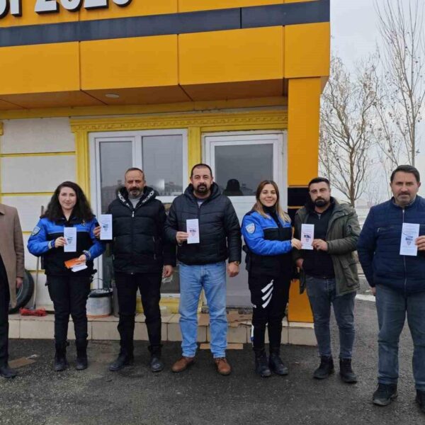 Ağrı'daki taksi duraklarında gerçekleştirilen güvenlik bilgilendirmeleri-1