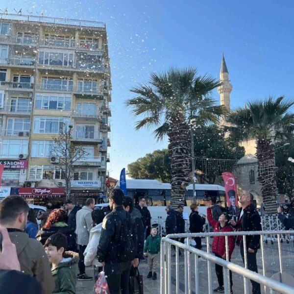 Atatürk Kent Meydanı'nda lazer ve ışık gösterisi-4