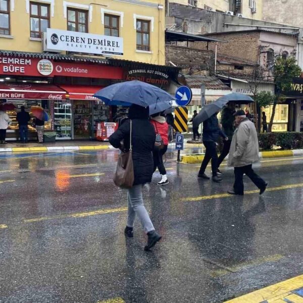 Aydın'da Sağanak Yağış Vatandaşları Zor Anlar Yaşattı-1
