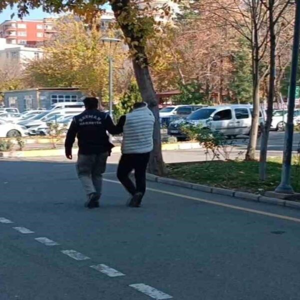 Batman’da 3 kilo metamfetamin ile yakalanan minibüsün sürücüsü tutuklandı-resim-2