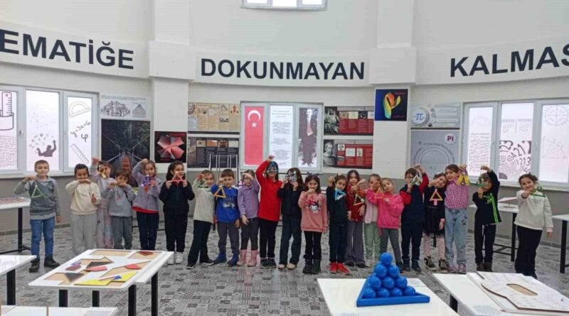 Bilecik Belediyesi, 200 Öğrenciye Ücretsiz Eğitim Veriyor 1