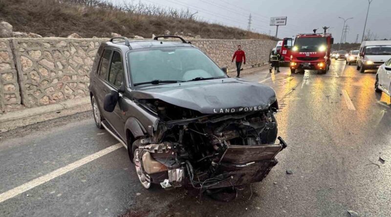 Bilecik'te Trafik Kazası Sonucu 3 Kişiyi Yarağınca Tunahan S. ile Aydın A. Aracılar Çarpıştı 1