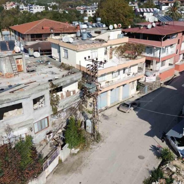 Bomba gibi patlayan trafo vatandaşları tedirgin etti-resim-2