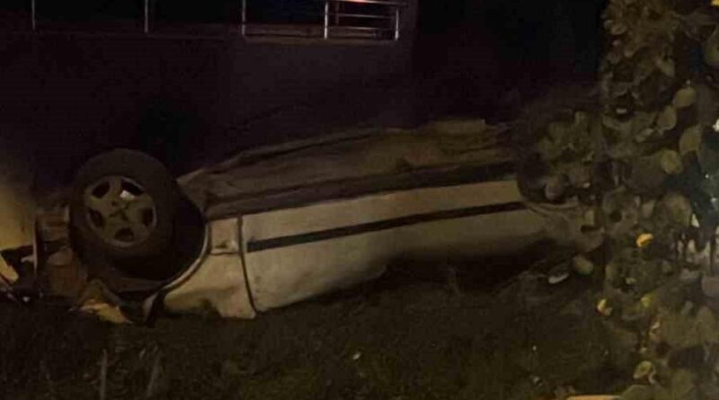Bursa Gemlik'te Sürücü Kontrolden Çıkan Araç Site Korkuluklarına Aşarak Takla Attı 1