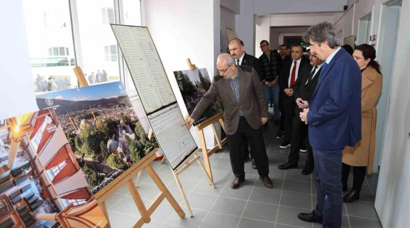 Bursa Uludağ Üniversitesi'nde Bursa Vakfiyeleri ve Vakıf Eserleri Fotoğraf Sergisi Açıldı 1