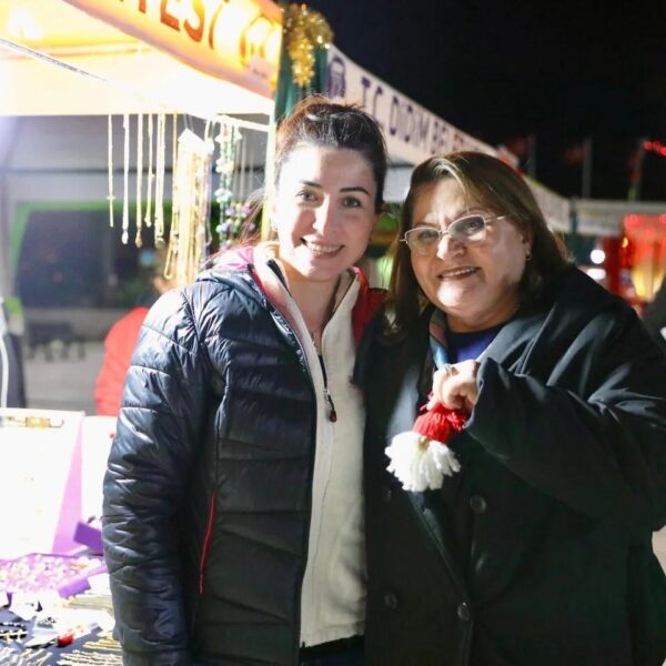 Didim Belediye Başkanı Hatice Gençay Yeni Yıl Panayırı'nda vatandaşlarla-2