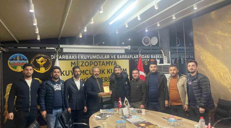 DİKO Başkanı Mehmet Yüksel, Sabahattin Soydan'a Plaket Takdim Etti: Sahte Altın Tespitiyle Esnafı Korumuş 1