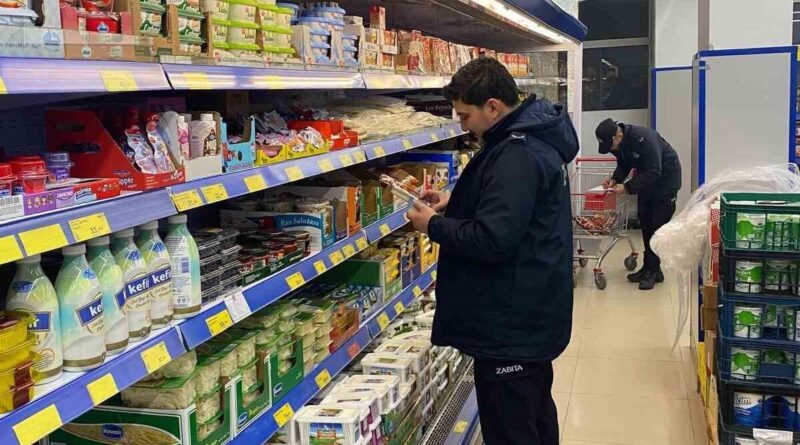 Düzce Cumayeri'nde Zabıta Ekipleri Fahiş Fiyat Uygulamalarını Önlemek İçin Market Denetimi Yaptı 1