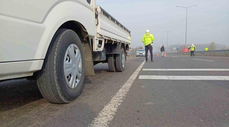 Düzce'de Kış Lastiği Denetimleri Başladı: 15 Sürücüne 4 Bin TL Ceza 1