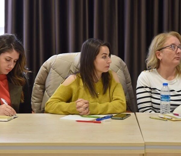 Eğitimde katılımcılar PCR yöntemini öğreniyor-2