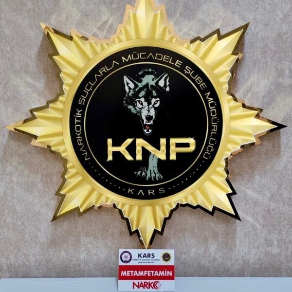 Emniyetçiler, Kars otobüs istasyonunda narkotik ile dolu yanma buldu