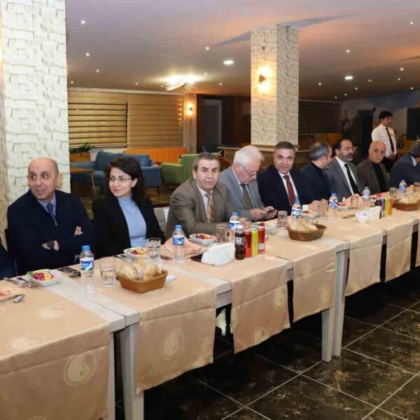 Erzurum İl Danışma Kurulu Toplantısı'nda katılımcılar.-1