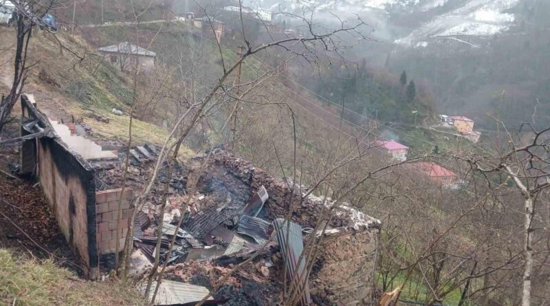 Giresun'un Bulancak ilçesinde Ömer Pekdemir yangında hayatını kaybetti 1