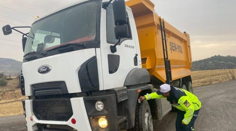 Gölbaşı İlçe Jandarma Ticari Yük Araçları için Kış Lastiği Denetimleri Gerçekleştirdi 1