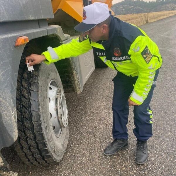 Gölbaşı’nda kış lastiği denetimi yapıldı-resim