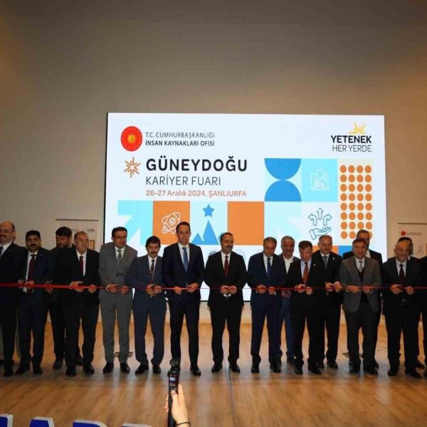 GÜDKAF'24 fuarında SANKO Üniversitesi stantına gelen öğrenciler ve ziyaretçiler-4