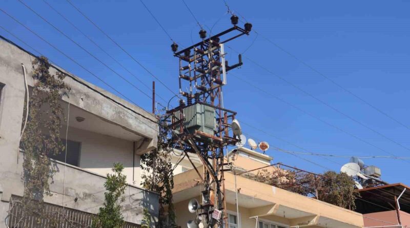 Hatay Defne İlçesinde Elektrik Trafosu Bomba gibi Patlayarak Vatandaşları Tedirgin Etti 1