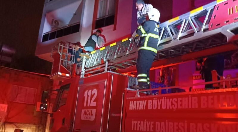 Hatay Dörtyol'da Yangında 6 Kişi Kurtarıldı 1