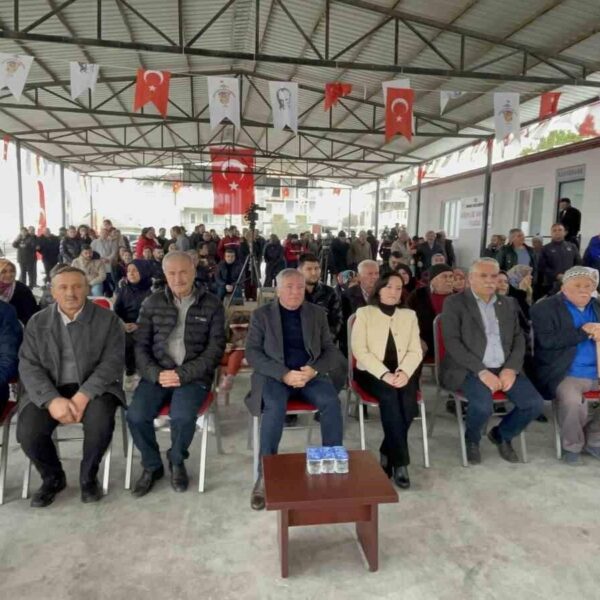Honaz Belediye Başkanı Yüksel Kepenek ve ekibi sosyal tesisin açılışını gerçekleştiriyor-1